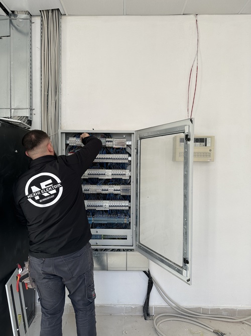 Instalim elektrik profesional në shtëpi private në Tiranë - Nexhi Elektrik